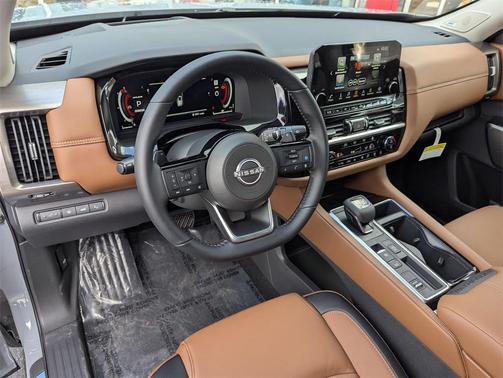 2025 Nissan Pathfinder Platinum FWD