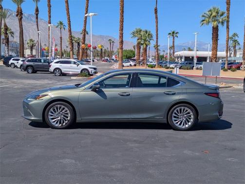 2020 Lexus ES 300h Ultra Luxury