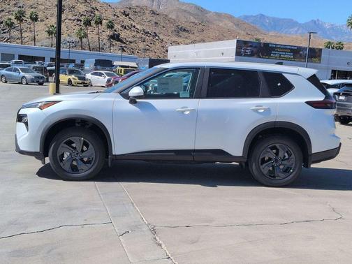 Everest White Pearl Tricoat 2026 Nissan Rogue SV