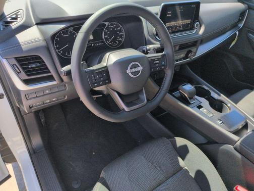Everest White Pearl Tricoat 2026 Nissan Rogue SV