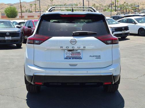 Everest White Pearl/Super Black 2026 Nissan Rogue Platinum