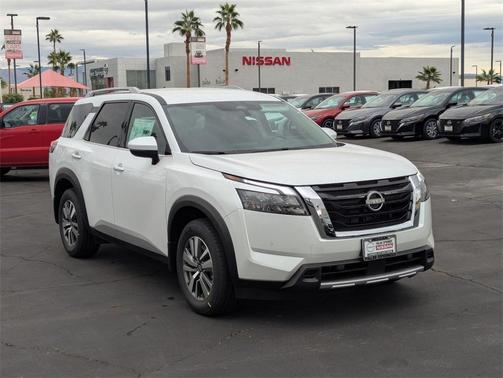 2025 Nissan Pathfinder SL FWD