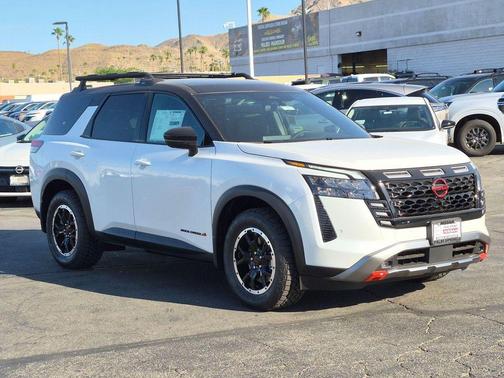 Everest White Pearl/Black 2026 Nissan Pathfinder Rock Creek