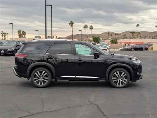 2025 Nissan Pathfinder Platinum 4WD