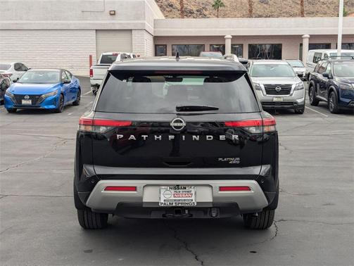 2025 Nissan Pathfinder Platinum 4WD
