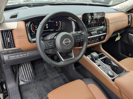 2025 Nissan Pathfinder Platinum 4WD