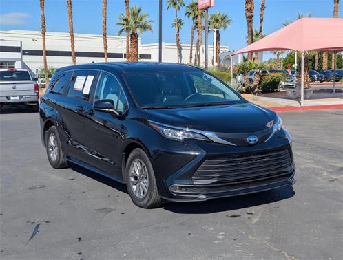 2023 Toyota Sienna LE