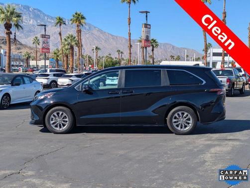 2023 Toyota Sienna LE
