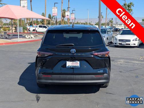2023 Toyota Sienna LE