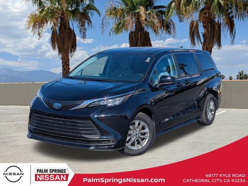 2023 Toyota Sienna LE