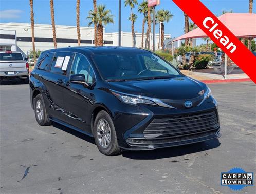 2023 Toyota Sienna LE