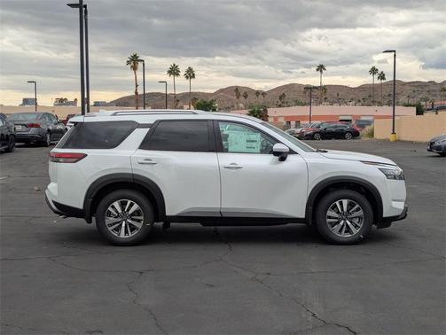 2025 Nissan Pathfinder SL FWD
