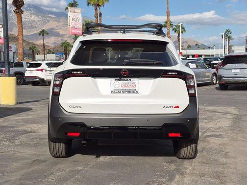 Yfq 2027 Nissan Kicks SV