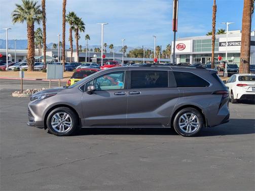 2024 Toyota Sienna XLE