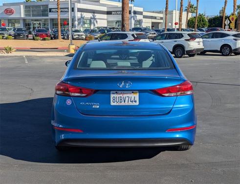 2018 Hyundai ELANTRA SE