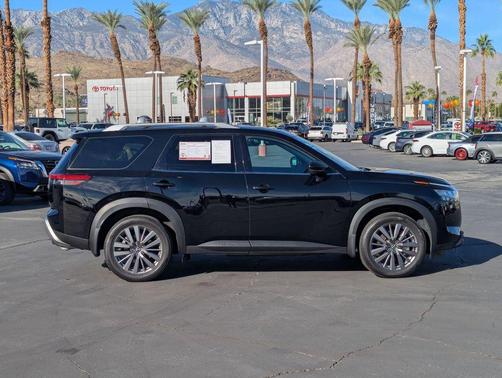 2024 Nissan Pathfinder SL FWD