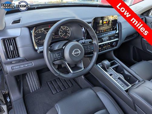 2024 Nissan Pathfinder SL FWD