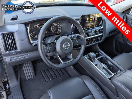 2024 Nissan Pathfinder SL FWD