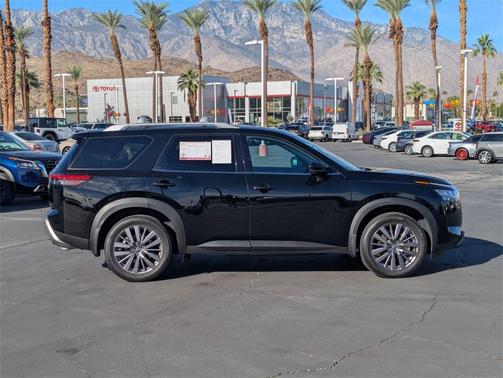 2024 Nissan Pathfinder SL FWD