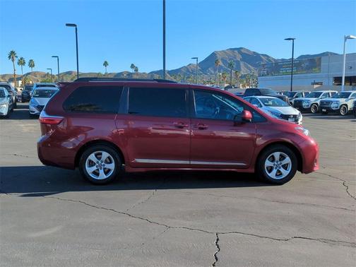 2019 Toyota Sienna LE
