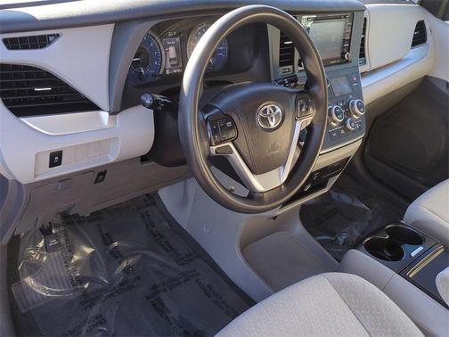 2019 Toyota Sienna LE