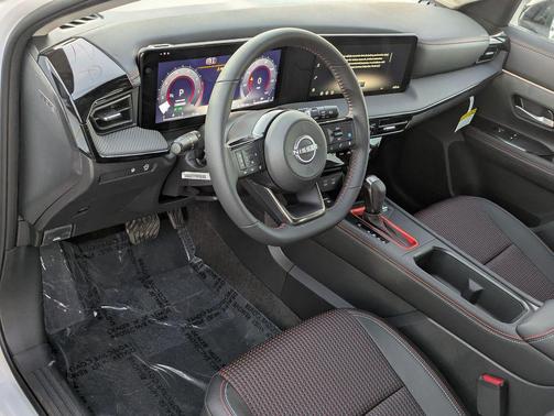 Aspen White Tricoat 2026 Nissan Kicks SR