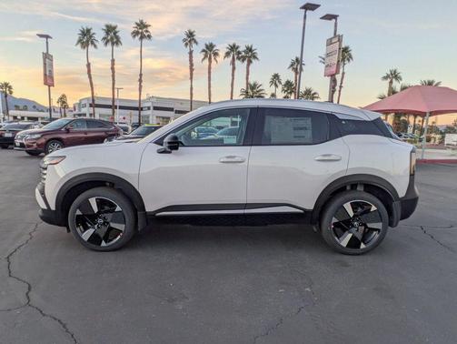 Aspen White Tricoat 2026 Nissan Kicks SR