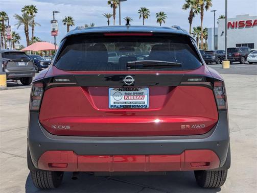 2025 Nissan Kicks SR