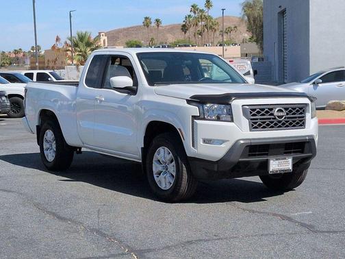 Glacier White 2024 Nissan Frontier SV
