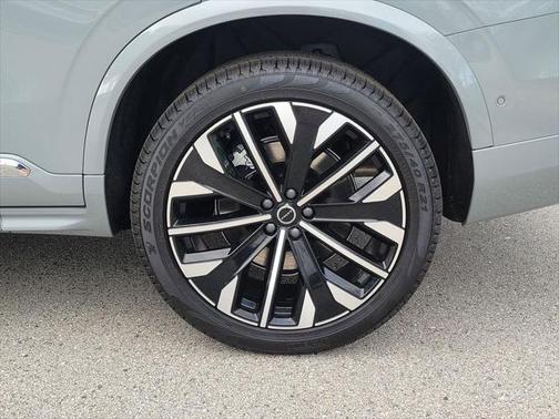 2025 Volvo XC90 B6 Plus 7-Seater
