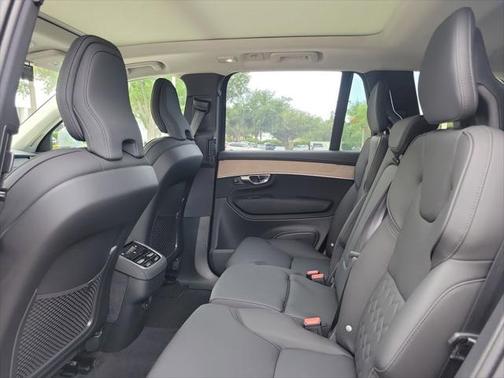 2025 Volvo XC90 B6 Plus 7-Seater