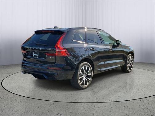 2025 Volvo XC60 B5 Plus
