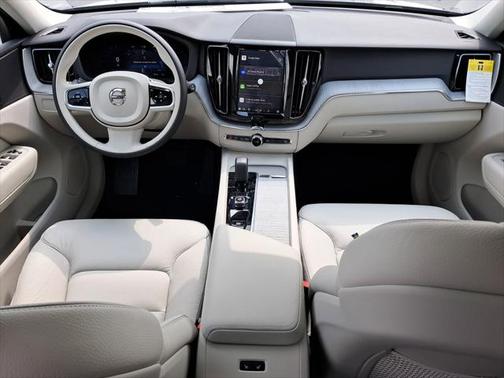 2025 Volvo XC60 B5 Plus