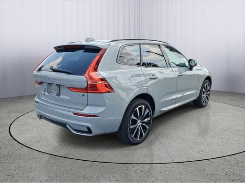 2025 Volvo XC60 B5 Plus