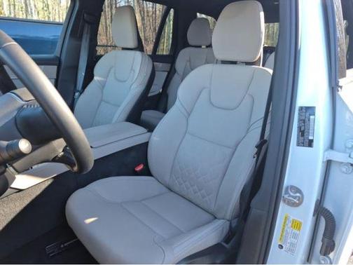 2025 Volvo XC90 B5 Plus 7-Seater