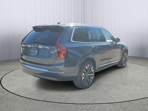 2025 Volvo XC90 B5 Plus 7-Seater
