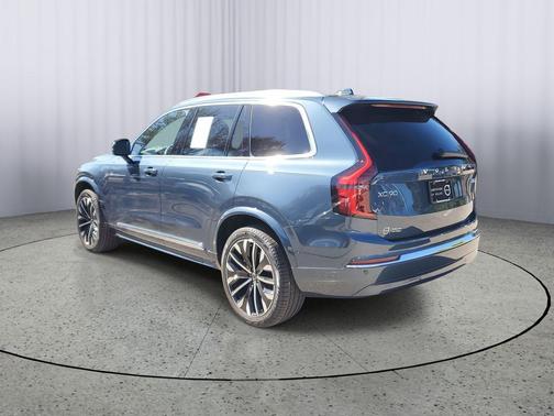 2025 Volvo XC90 B5 Plus 7-Seater
