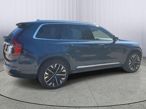 2025 Volvo XC90 B5 Plus 7-Seater