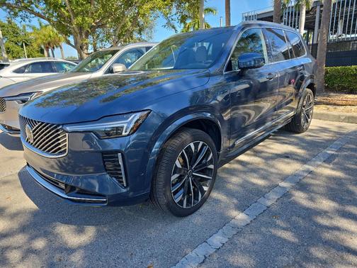 2025 Volvo XC90 B5 Plus 7-Seater