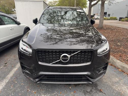 2021 Volvo XC90 T6 R-Design