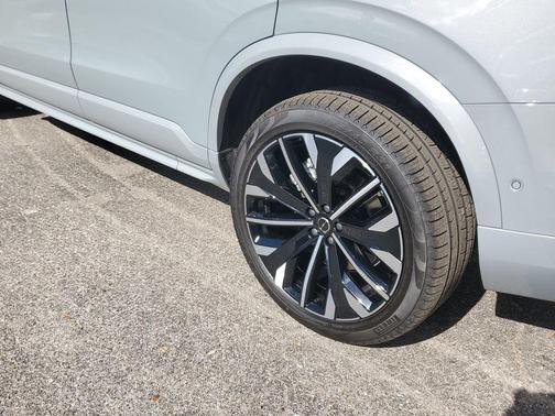 2026 Volvo XC90 Ultra Dark Theme, B6 AWD Gas (mild hybrid), Gasoline, 7 Seats