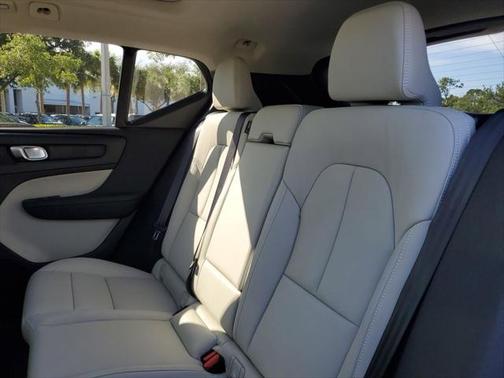 2025 Volvo XC40 B5 Plus Bright Theme