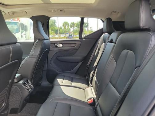 2025 Volvo XC40 B5 Plus Bright Theme
