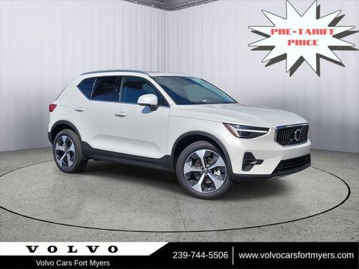 2025 Volvo XC40 B5 Plus Bright Theme