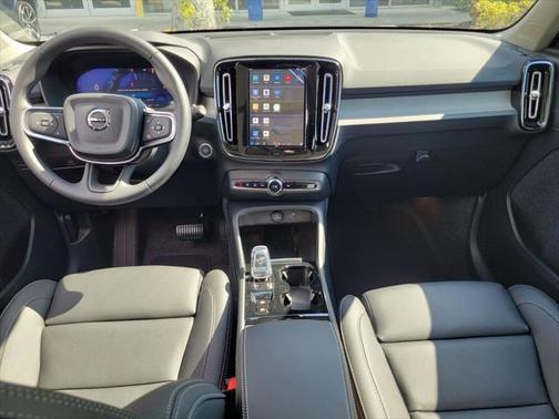 2025 Volvo XC40 B5 Plus Bright Theme
