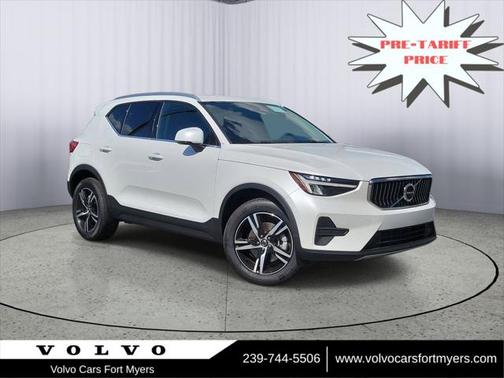 2025 Volvo XC40 B5 Core Bright Theme