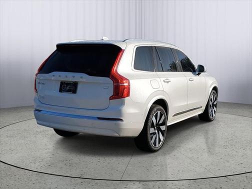 2023 Volvo XC90 Recharge Plug-In Hybrid T8 Ultimate 6-Seater