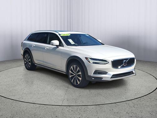 2022 Volvo V90 Cross Country B6