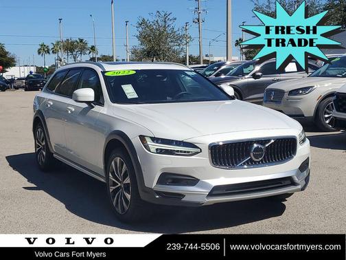 2022 Volvo V90 Cross Country B6