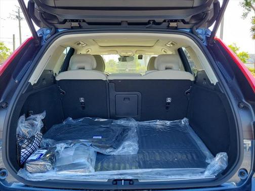 2025 Volvo XC60 Plug-In Hybrid T8 Plus